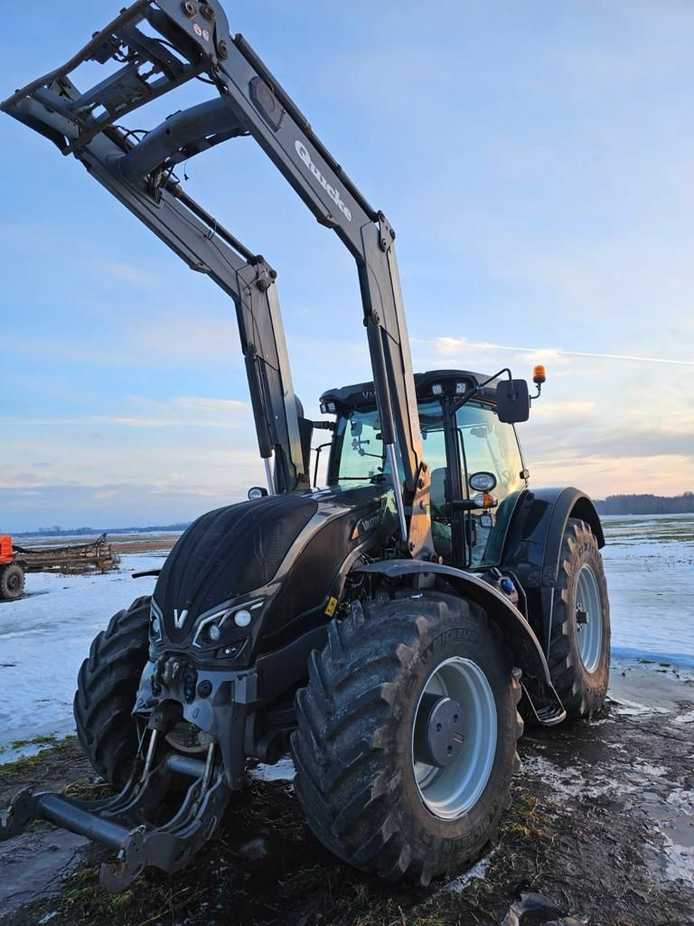 E-FARM: Valtra S294 - Tracteur - id IE26QPQ - 70 000 € - Année: 2014 - Lecture du nombre d'heure: 4 717,Puissance du moteur (chevaux): 295,Lituanie