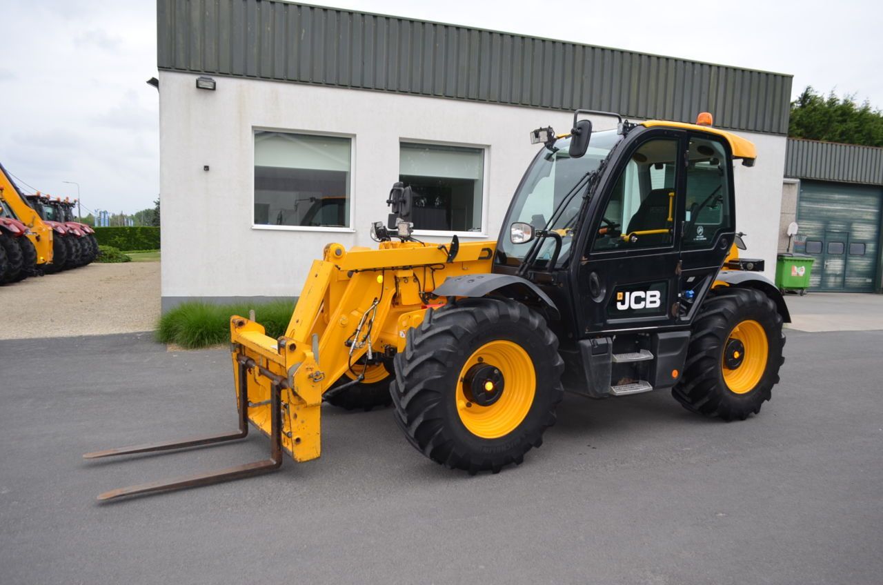 E-FARM: JCB 532-70 AGRI Super - Chargeur télescopique  - id V8VJPJY - 52 500 € - Année: 2020 - Lecture du nombre d'heure: 5 293,Belgique