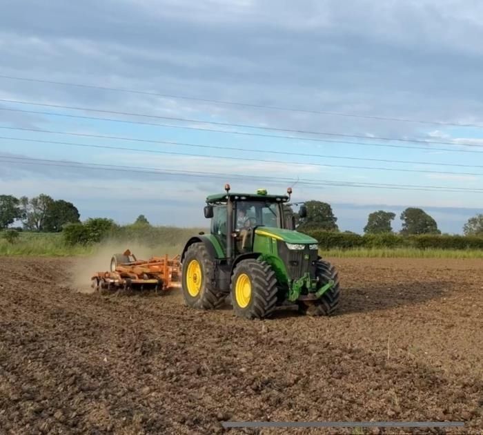 E-FARM: John Deere 7230 R - Tractor - id XC3HEBQ - 66.839 € - Año: 2016 - Horas: 8122,Potencia del motor: 221,Reino Unido