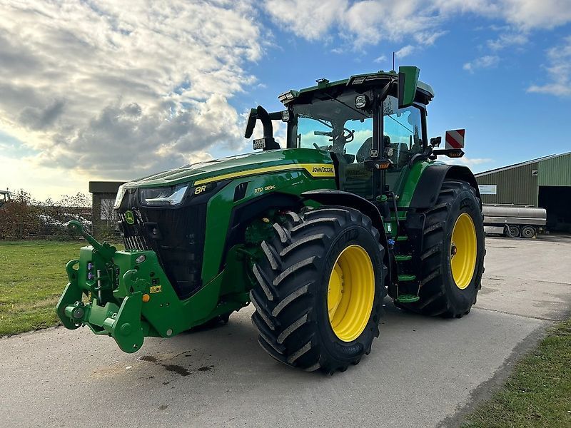 E-FARM: John Deere 8R 370 - Tractor - id SRUR5J5 - €282,500 - Year of construction: 2023 - Engine hours: 550,Engine power (HP): 370,Germany