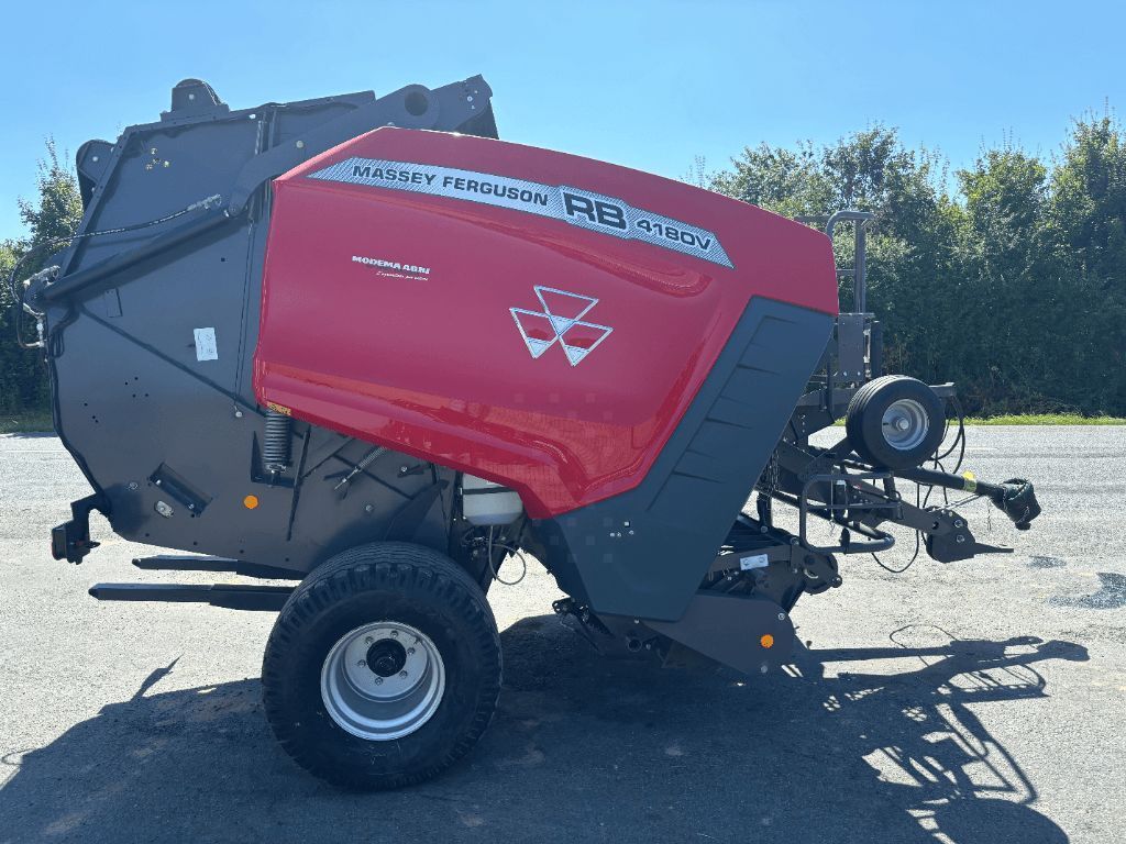 E-FARM: Massey Ferguson RB 4180V Classic - Ballenpresse - id B7I32YM - 35.000 € - Baujahr: 2023 - Ballenanzahl: 675,Frankreich