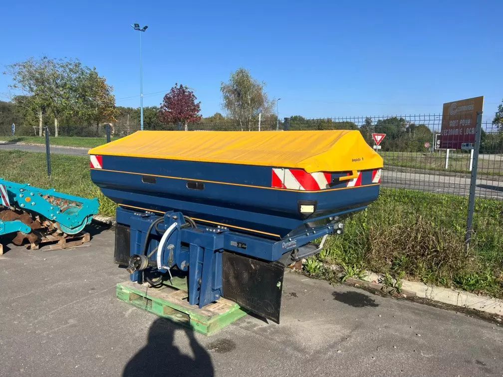 E-FARM: Bogballe m2 w - Düngerstreuer - id 9QBCD6M - 16.000 € - Baujahr: 2015 - Frankreich