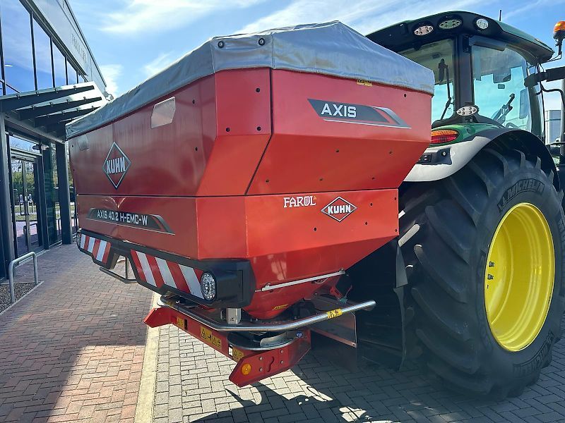 E-FARM: Kuhn axis 40.2 h emc w - Spandiconcime - id PYRS4C9 - 28.926 € - Anno di costruzione: 2023 - Regno Unito