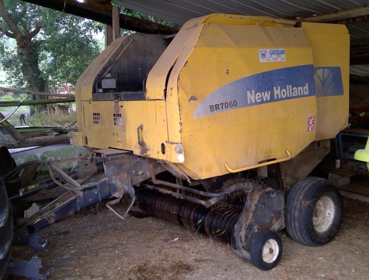 E-FARM: New Holland BR7060 Crop Cutter - Presse à balles - id KBFI6H8 - 8 000 € - Année: 2011 - Balles produites: 8 900,France