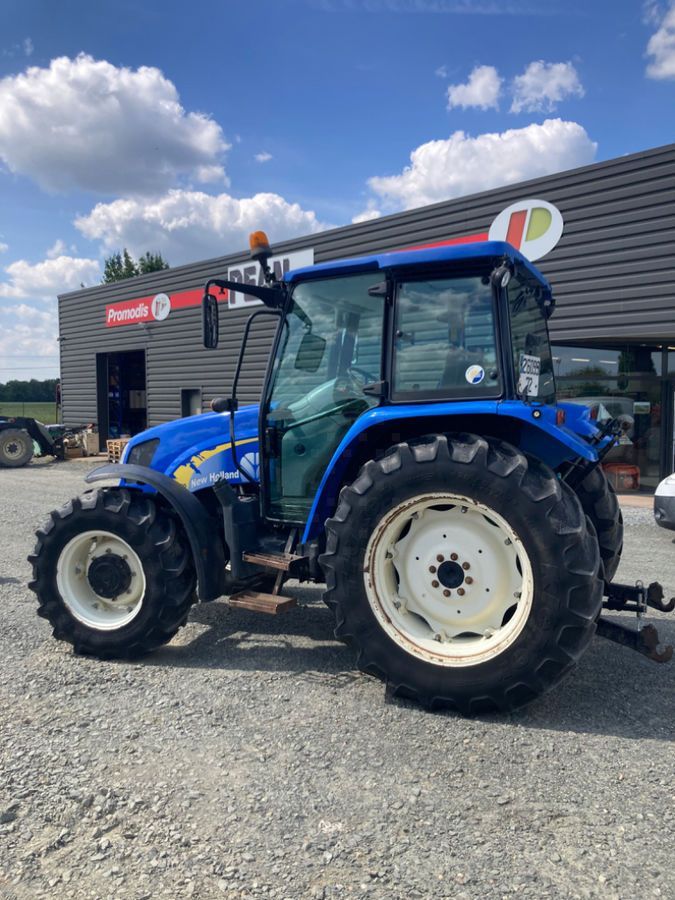 E-FARM: New Holland T5050 - Tracteur - id 7BCMQBR - 33 000 € - Année: 2011 - Lecture du nombre d'heure: 7 190,France
