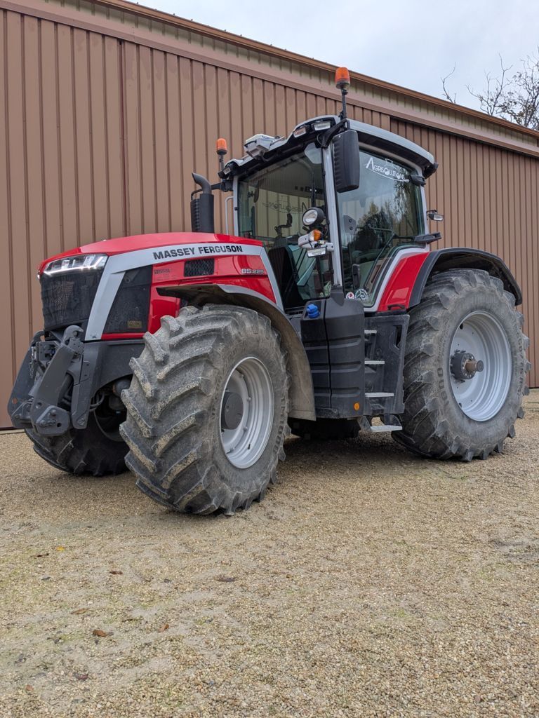 Massey Ferguson 8S.225 Tractor €98,000