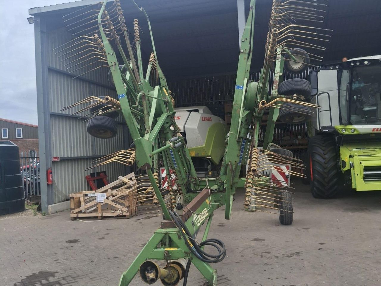 E-FARM: Krone SWARDO 761 - Kreiselheuer - id 6USULBH - 7.325 € - Baujahr: 2003 - Vereinigtes Königreich