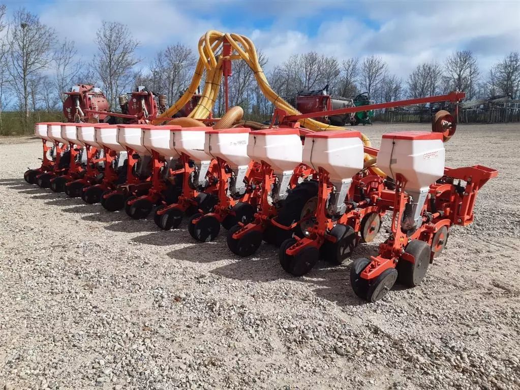 E-FARM: Gaspardo manta xl 12 rk med pa1 fronttank - Seminatrice di precisione - id RTLMF1Q - 30.168 € - Anno di costruzione: 2011 - Danimarca