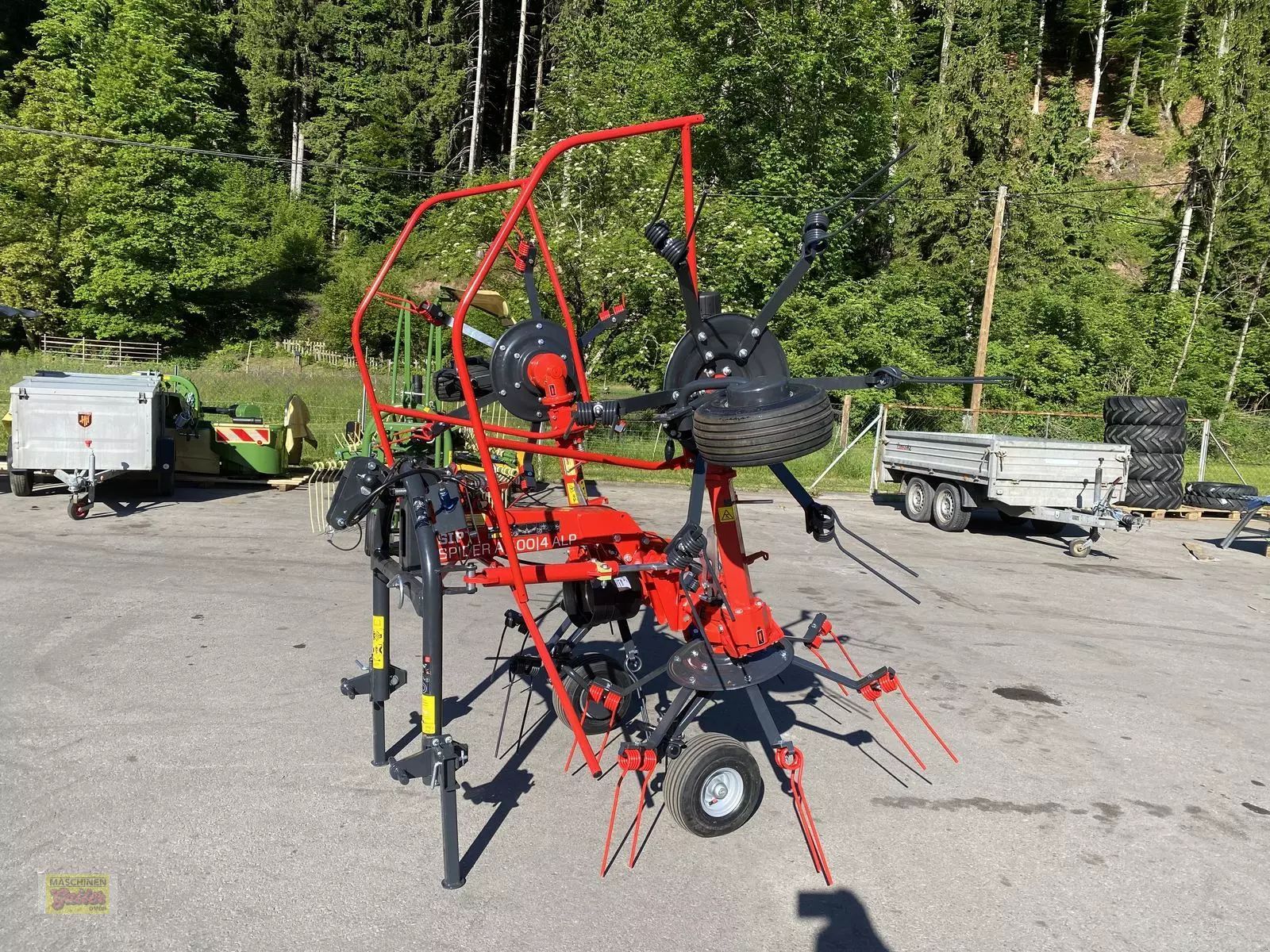 E-FARM: SIP spider 400/4 alp mit schwenkbock - Tedder - id 7YUAPY7 - 6.658 € - Leto izgradnje: 2024 - Avstrija
