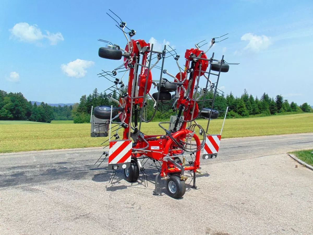 E-FARM: FELLA Sanos 8608 DN - Faneuse - id UIAHATZ - 14 083 € - Année: 2023 - Autriche