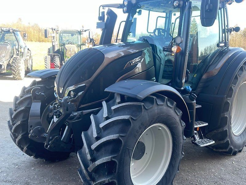 Valtra N 155 Tractor