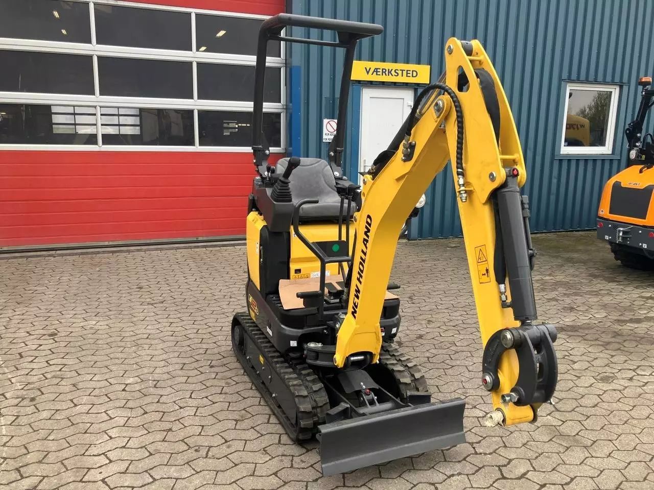 New Holland E12D Excavator €24,762
