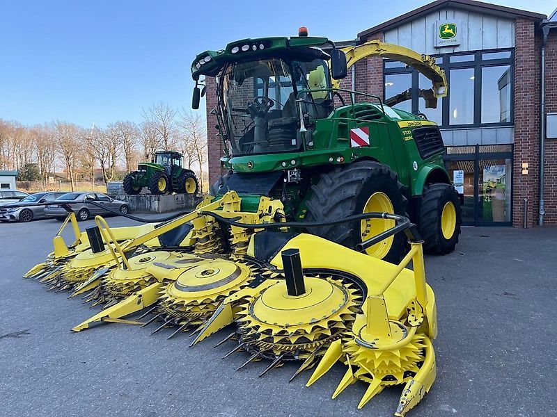 E-FARM: John Deere 9700 - Feldhäcksler (selbstfahrend) - id 6DIBKNP - 349.000 € - Baujahr: 2020 - Abgelesene Motorstunden: 1.770,Motorleistung (PS): 770,Deutschland