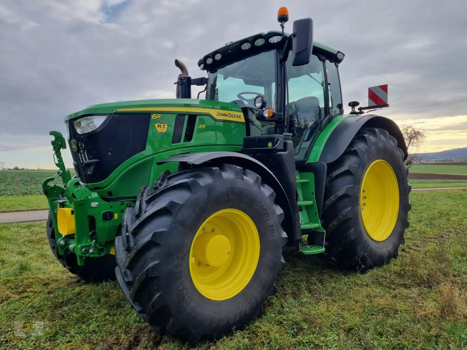 John Deere 6R 215 Tractor €174,900