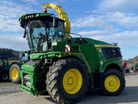 E-FARM: John Deere 9700 - Self propelled forage harvester - id ZWFMWKG - €249,000 - Year of construction: 2019 - Engine power (HP): 823,Germany