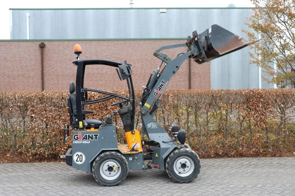Giant D 204 SW Wheel loader €18,250