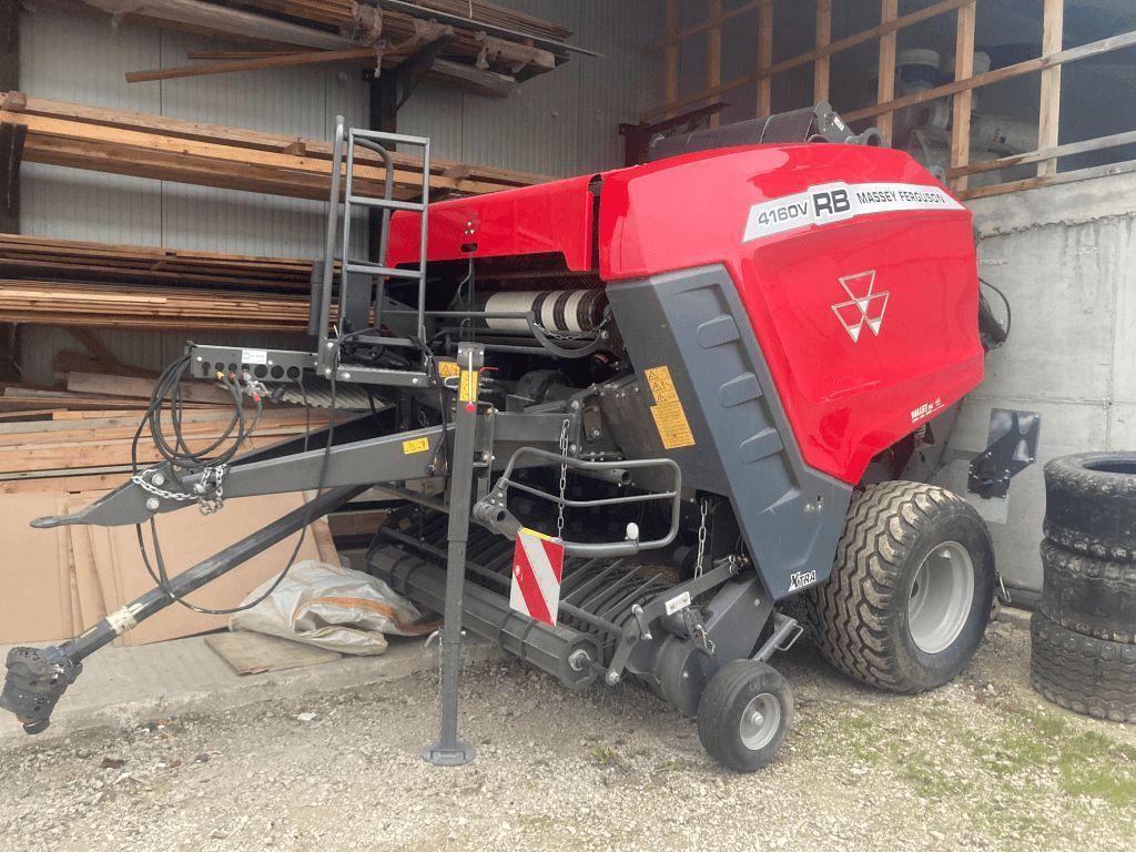 E-FARM: Massey Ferguson rb4160v - Ballepresser - id W42VS55 - 49.000 € - Produktionsår: 2023 - Samlet antal producerede baller: 1.672,Frankrig