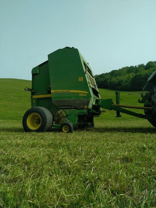 E-FARM: John Deere 582 - Presă de balotat - id 3MYTGJY - 7.500 EUR - Anul: 2007 - Numărul total de baloți produși: 20.000,Franța