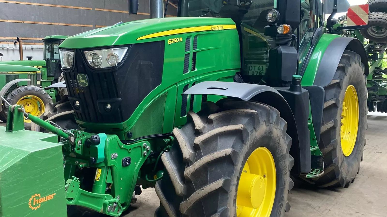 E-FARM: John Deere 6250 R - Traktor - id PDKBNL9 - 131.945 € - Baujahr: 2019 - Abgelesene Motorstunden: 4.200,Motorleistung (PS): 250,Dänemark