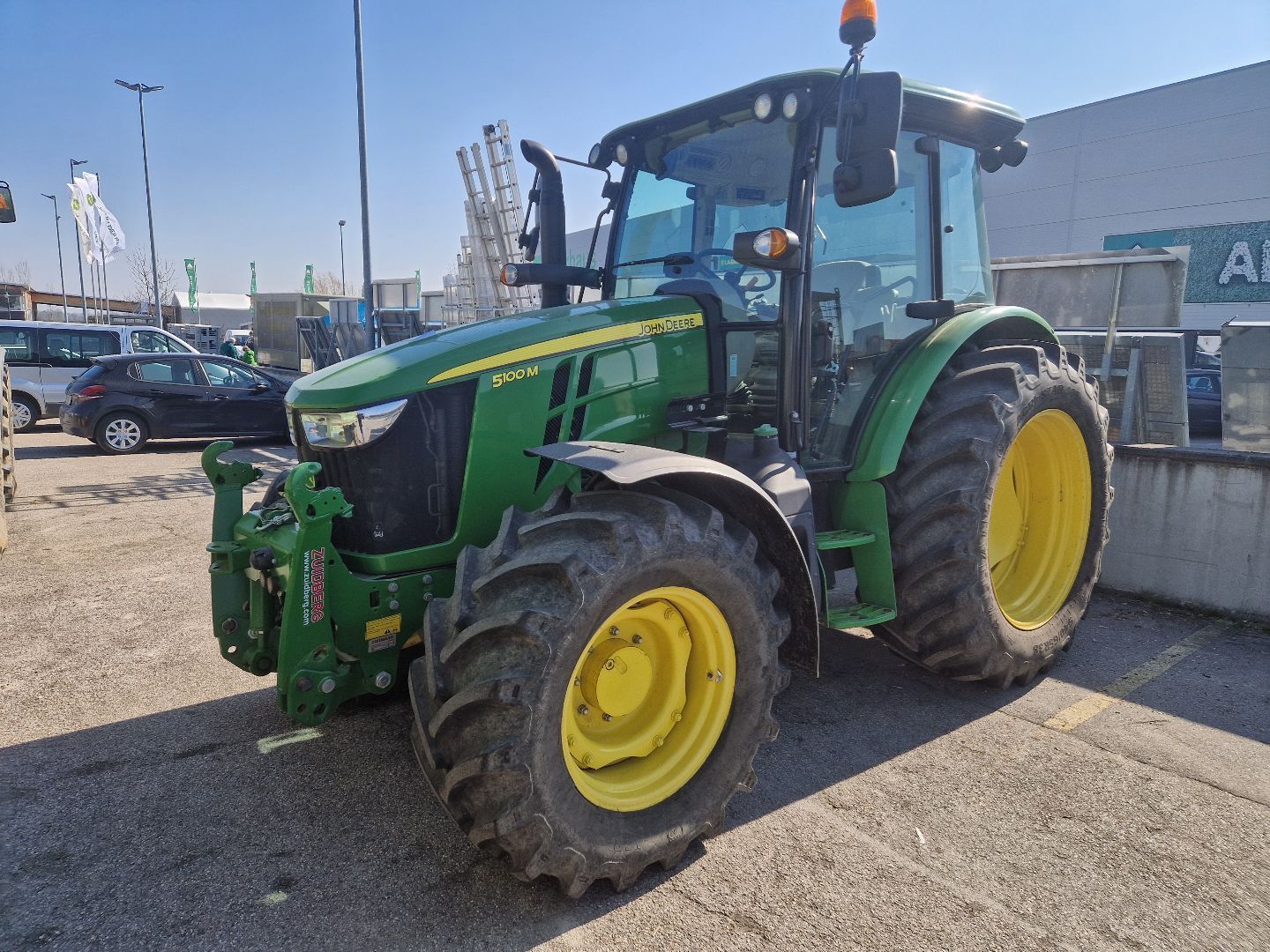 John Deere 5100 M Traktor 66 250 €
