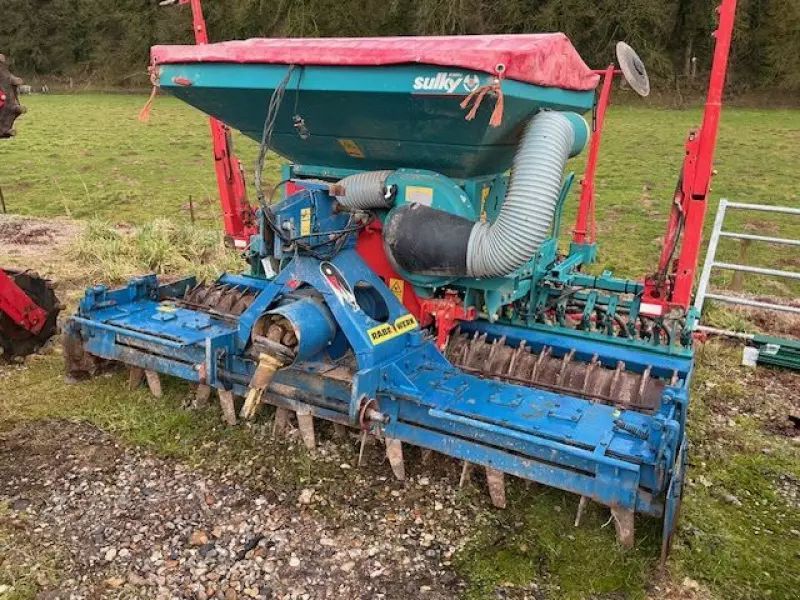 E-FARM: sulky semoir - Semoir direct - id SF65NZJ - 12 500 € - Année: 2002 - France