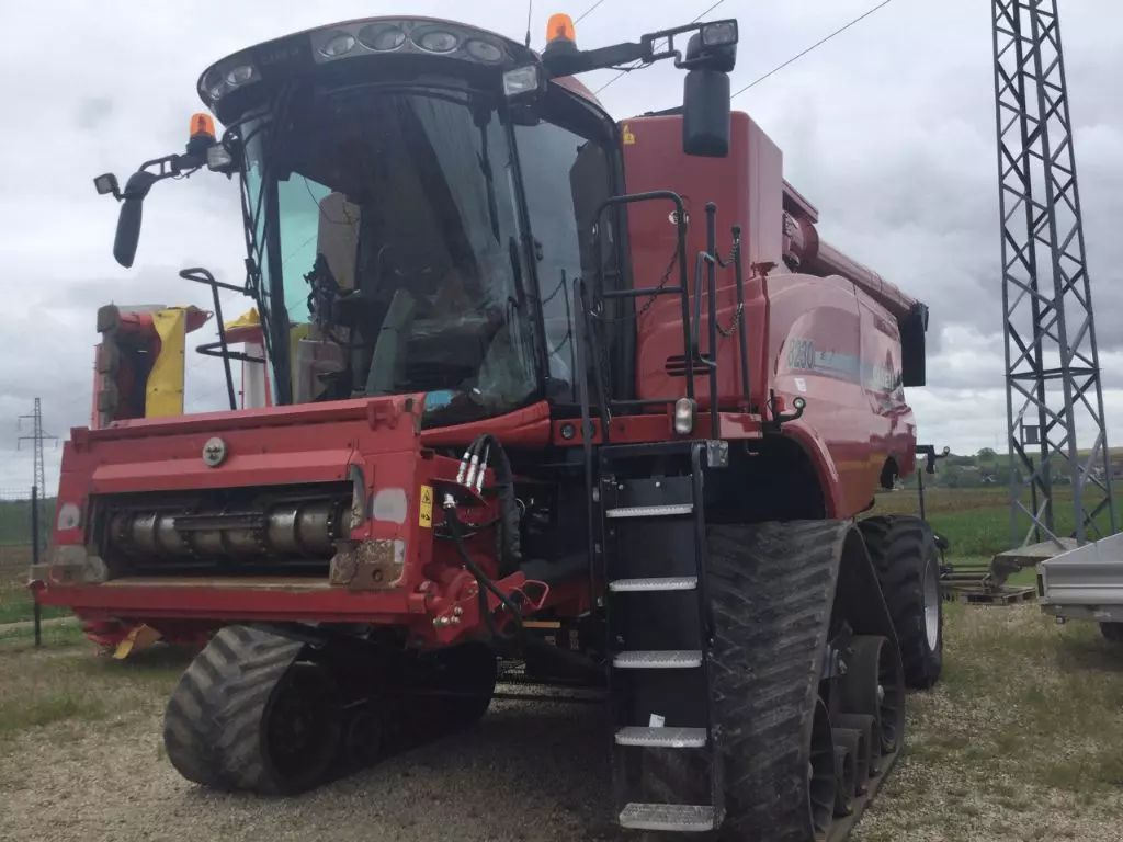 E-FARM: Case IH Axial Flow 8230 - Combine harvester - id SZSBHK8 - €145,000 - Year of construction: 2014 - Engine power (HP): 480,France