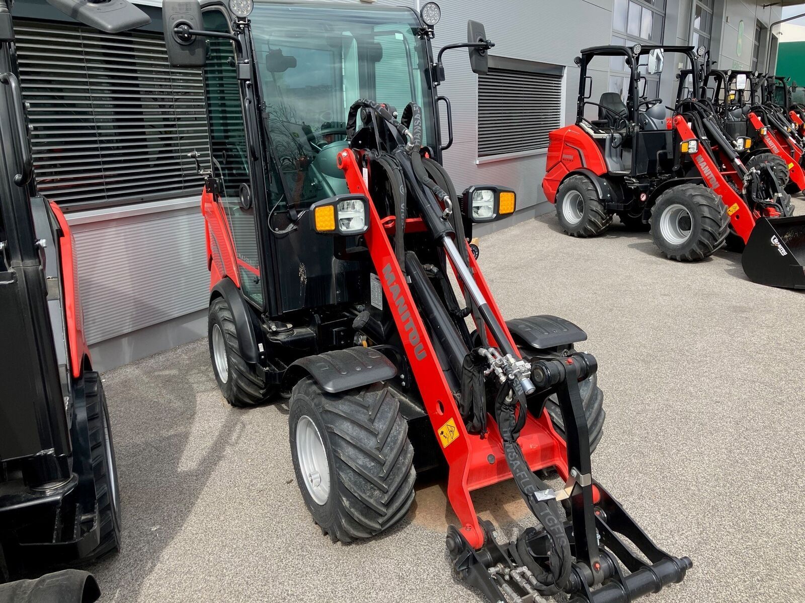 E-FARM: Manitou manitou mla2-25 - Wheel loader - id RZUTMGA - €33,250 - Year of construction: 2023 - Engine hours: 10,Engine power (HP): 24,Austria