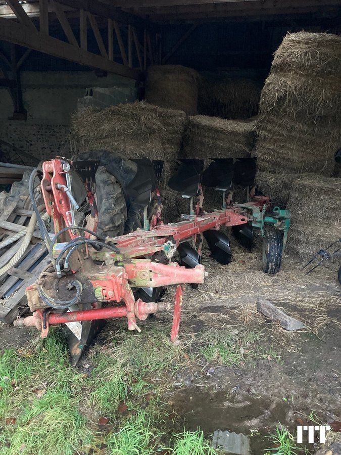 E-FARM: Kverneland LS 100 - Pluh - id UDSKQFE - 9 900 € - Rok výroby: 2008 - Francie