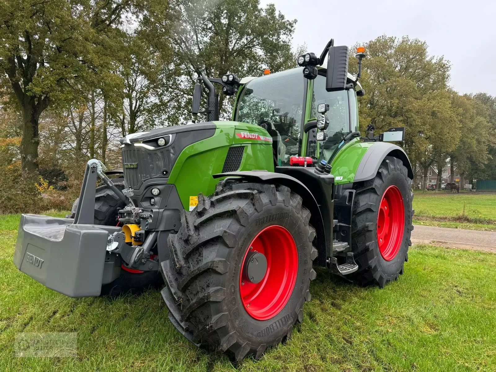 E-FARM: Fendt 728 Vario ProfiPlus - Traktor - id 9HJB3ZK - 269.500 € - Baujahr: 2024 - Abgelesene Motorstunden: 1,Motorleistung (PS): 303,Österreich