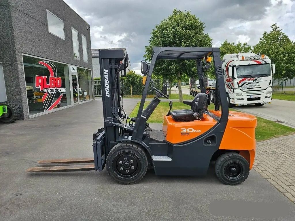 Doosan d30g plus Viljuškari 17 900 €