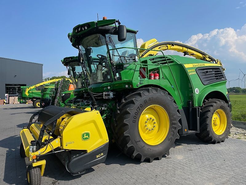 John Deere 9900 Self propelled forage harvester €335,000