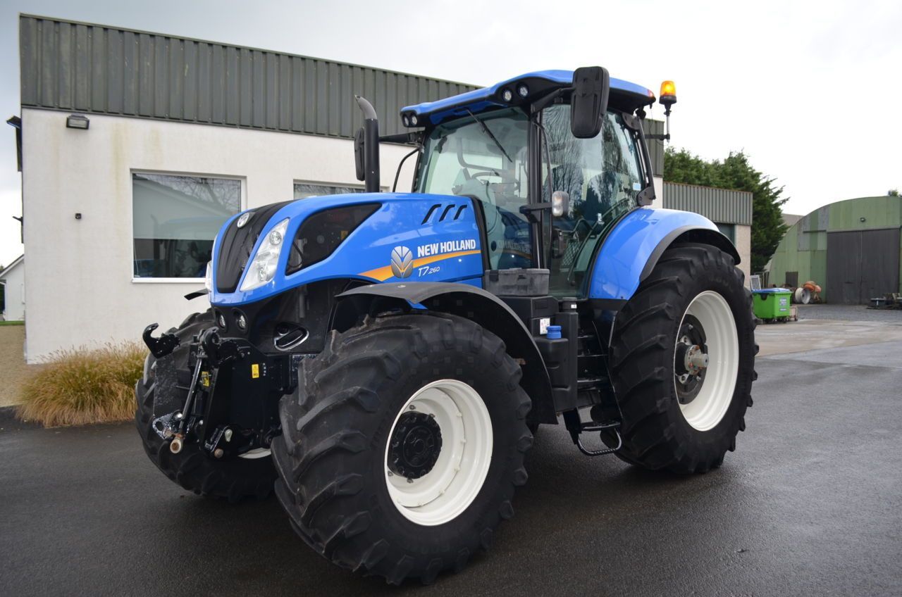 E-FARM: New Holland T7.260 - Trattore - id P3YBFIM - 82.500 € - Anno di costruzione: 2017 - Ore: 3.122,Potenza del motore: 260,Belgio