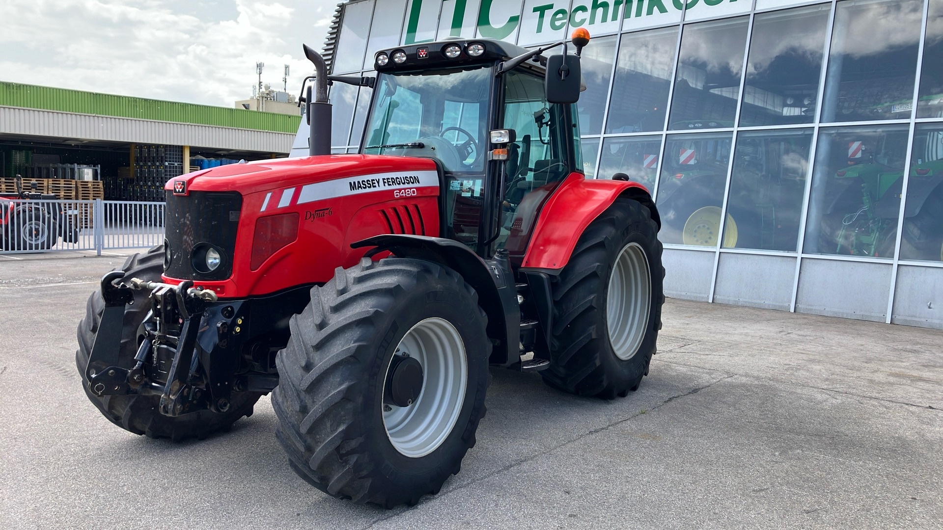 Massey Ferguson 6480 tractor €61,504