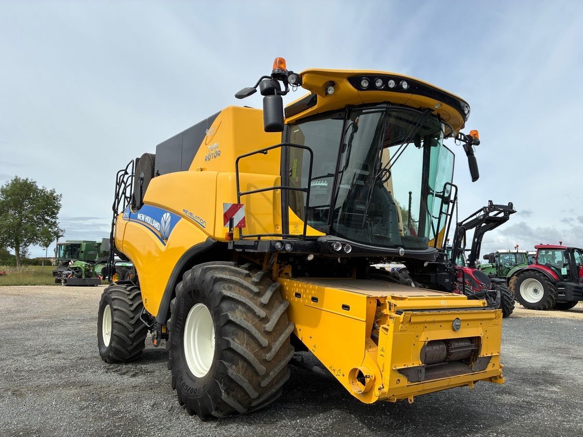 New Holland CR 7.90 Combine harvester €182,000