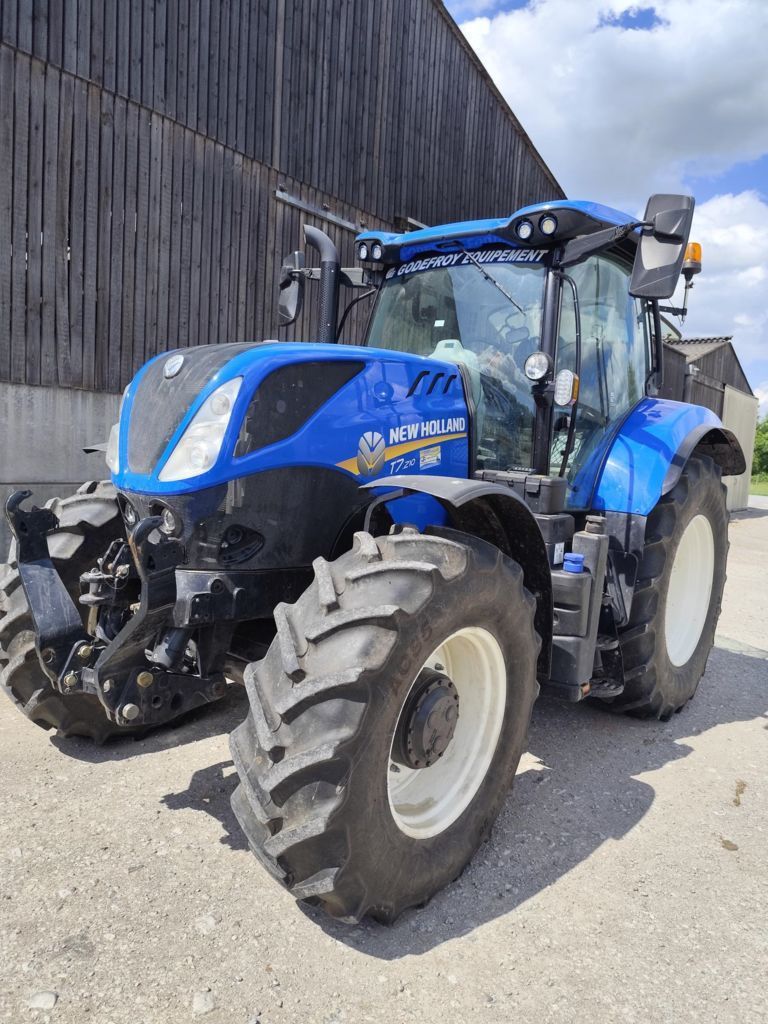 E-FARM: New Holland T7.210 - Tractor - id AVSLFC1 - €99,000 - Year of construction: 2021 - Engine hours: 1,400,Engine power (HP): 180,France