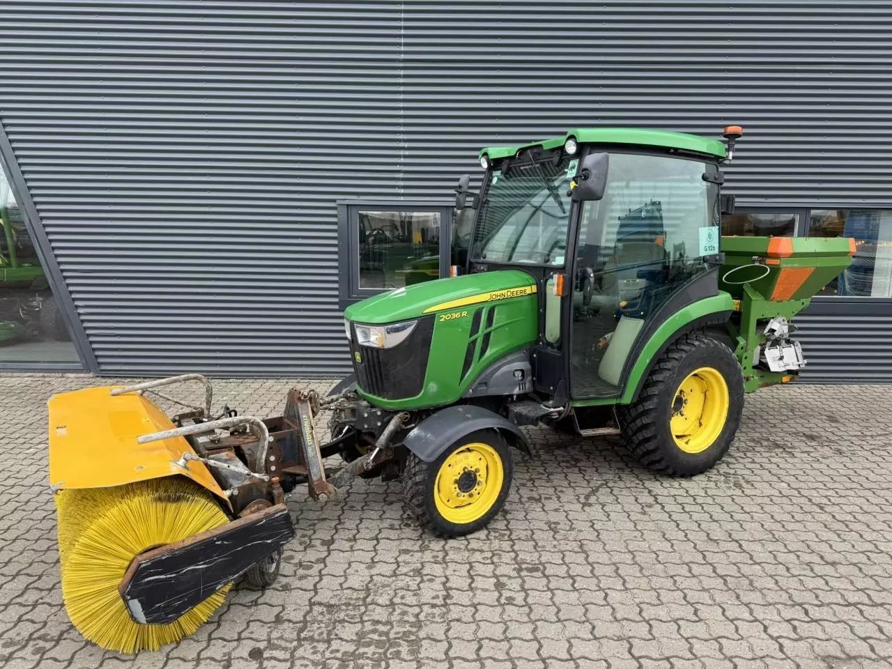E-FARM: John Deere 2036R - Traktor - id 4XNPP2S - 25 446 € - Rok produkcji: 2017 - Motogodziny: 1080,Moc silnika: 36,Dania