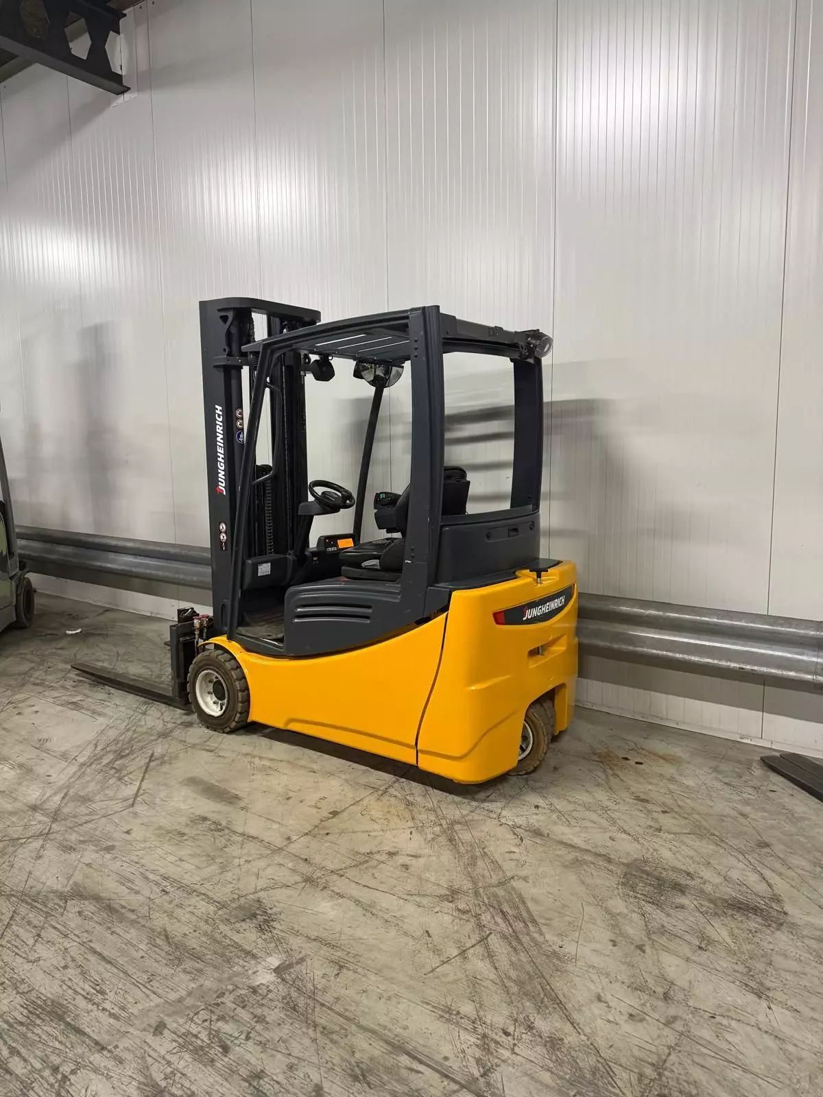JUNGHEINRICH efg220 Maszt sztaplowy 11 750 €
