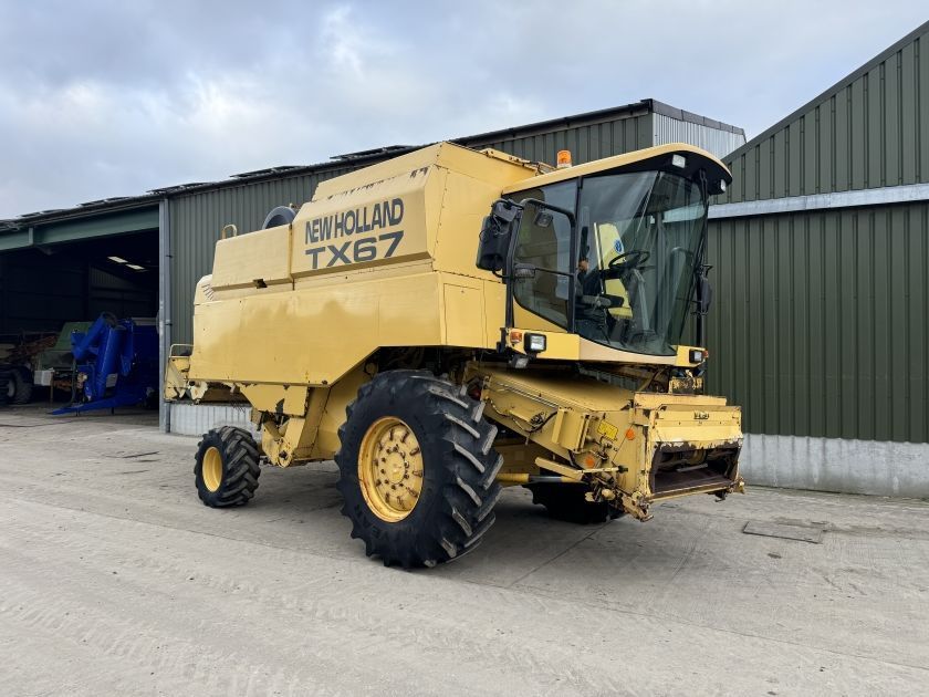 E-FARM: New Holland TX 67 - Kombajn zbożowy - id QCHKUXZ - 26 916 € - Rok produkcji: 1997 - Motogodziny: 2776,Moc silnika: 271,Zjednoczone Królestwo