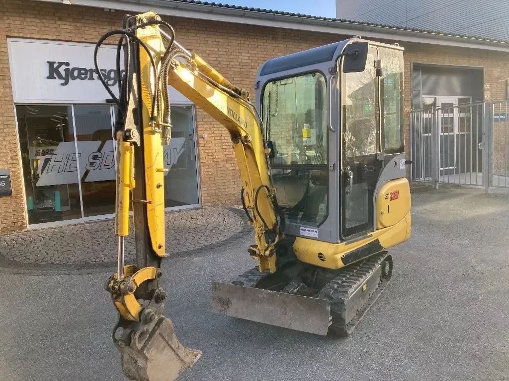 E-FARM: New Holland e 18 c - Excavadora - id WBBEZMN - 15.012 € - Año: 2006 - Potencia del motor: 17,Dinamarca