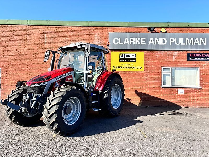 Massey Ferguson 6S.135 Trattore