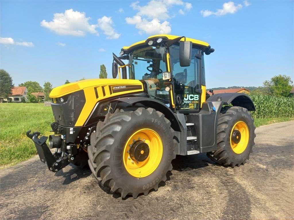 E-FARM: JCB Fastrac 4220 iCON - Tracteur - id D12FCZG - Année: 2024 - Puissance du moteur (chevaux): 217,Autriche