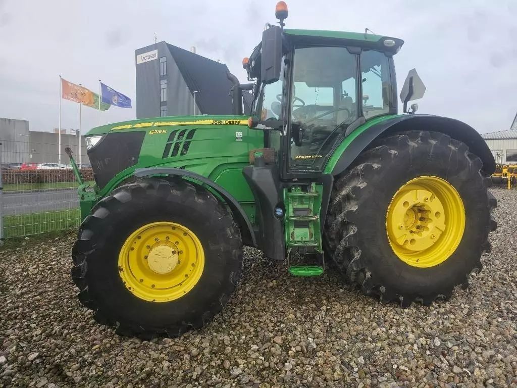 John Deere 6215 R Traktor 79 641 €