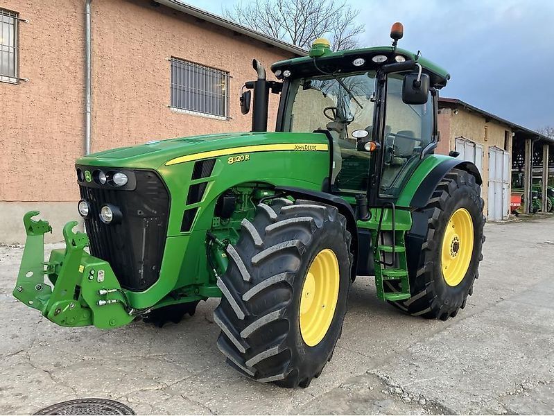 E-FARM: John Deere 8320 R - Traktorius - id KPC3RAD - 120 000 € - Gamybos metai: 2011 - Variklio darbo valandos: 9 000,Variklio galia (AG): 307,Vokietija