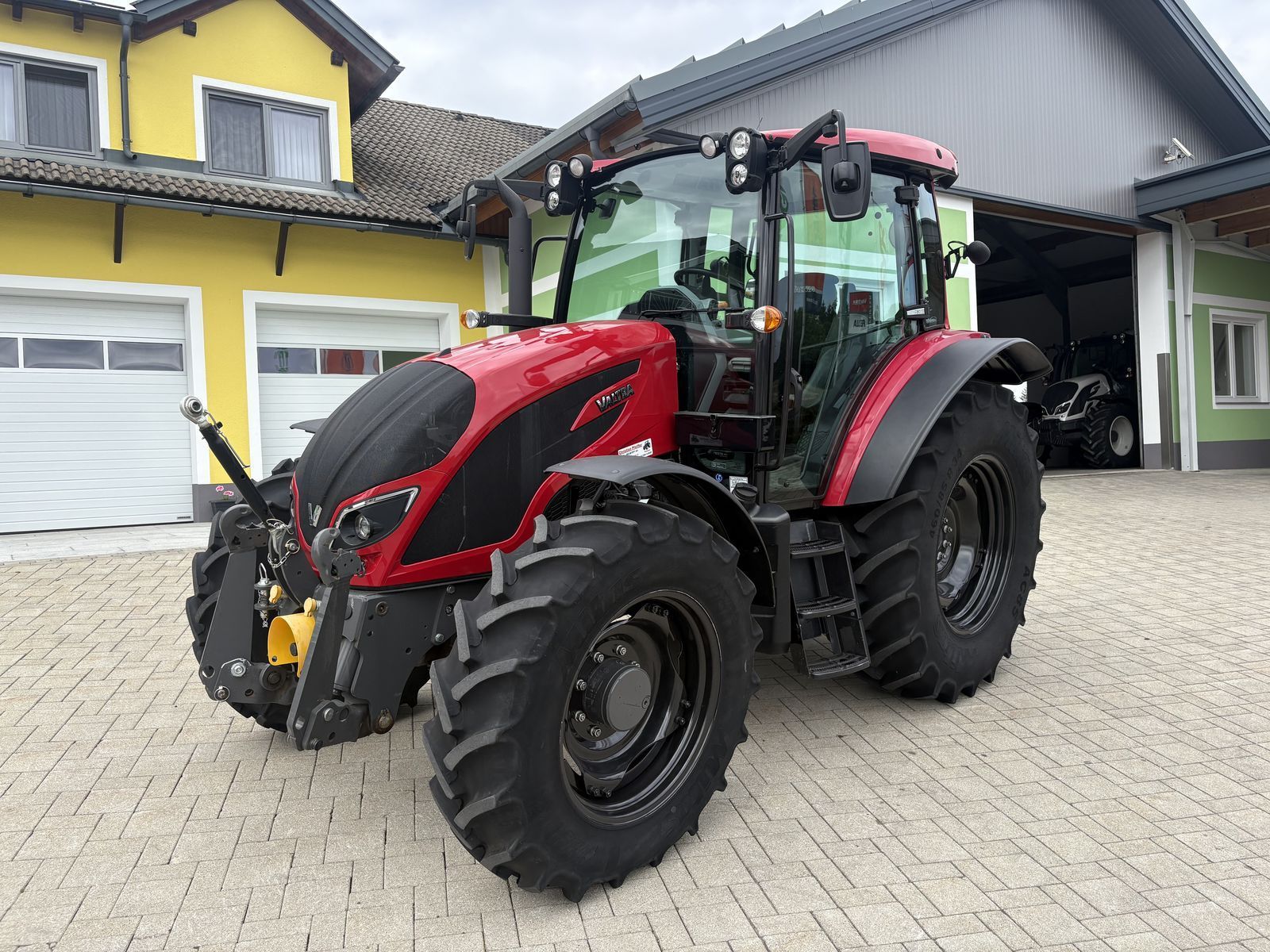 Valtra A 114 Traktor 63 334 €