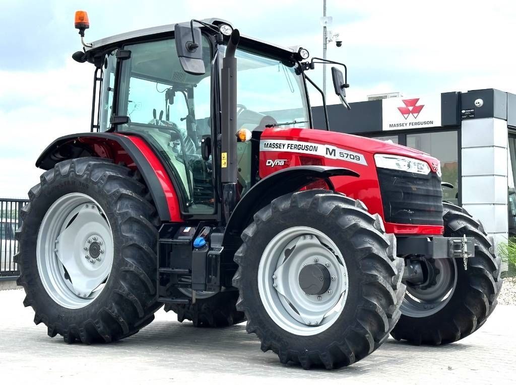 E-FARM: Massey Ferguson 5709M - Tracteur - id ULLZW4Z - 58 487 € - Année: 2023 - Puissance du moteur (chevaux): 95,Pologne