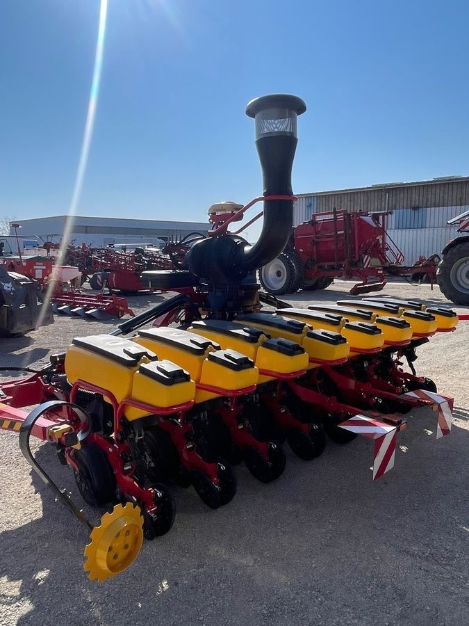 VÄDERSTAD Tempo V 8 Maszyna do siewu punktowego