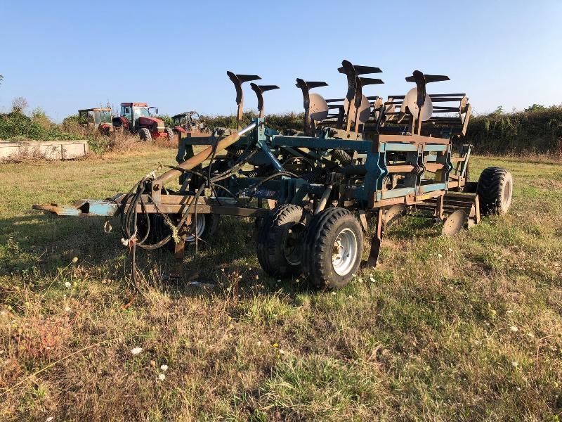 E-FARM: Quivogne maxi 13 ns - Grubber - id NGJBHKN - 4.900 € - Baujahr: 1999 - Frankreich