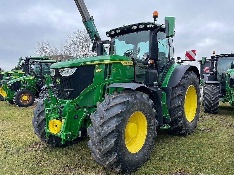 E-FARM: John Deere 6R 250 - Tractor - id GN8JYGD - 183.000 EUR - Anul: 2023 - Citeste ore: 1.070,Muterea motorului: 250,Germania