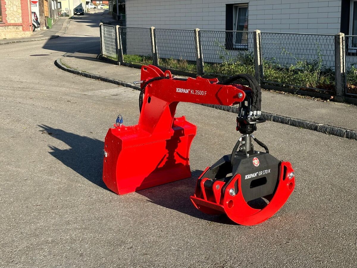E-FARM: kl 2500 f holzzange/rückezange - Anbaugerät - id E3LFJCA - 3.000 € - Baujahr: 2024 - Österreich