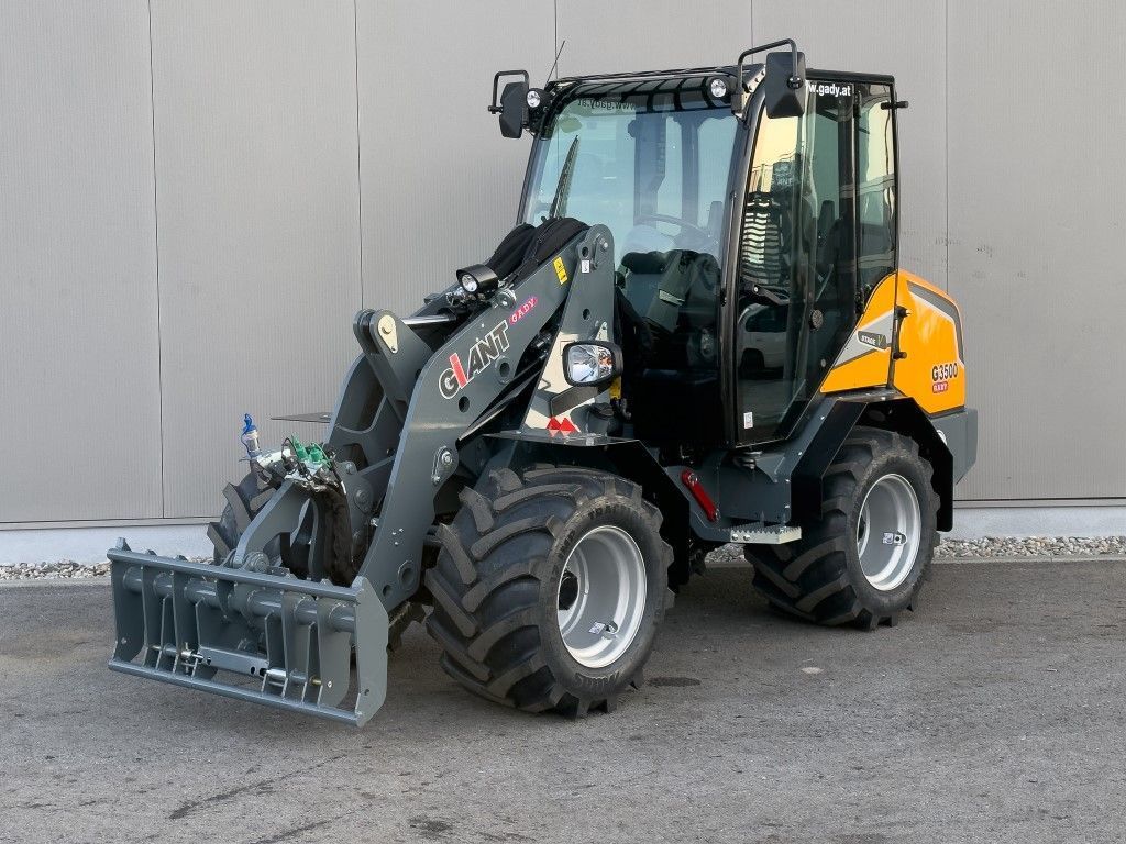 E-FARM: Giant g3500 - Cargador de ruedas - id FHWG1NW - 56.334 € - Año: 2023 - Horas: 4,Potencia del motor: 66,Austria